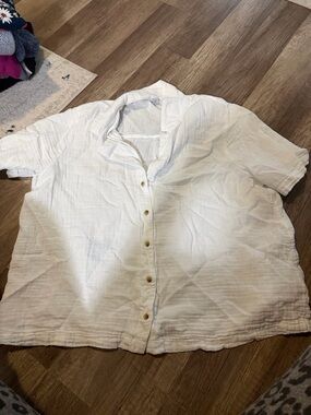 Old Navy White Button-Front Lightweight Top